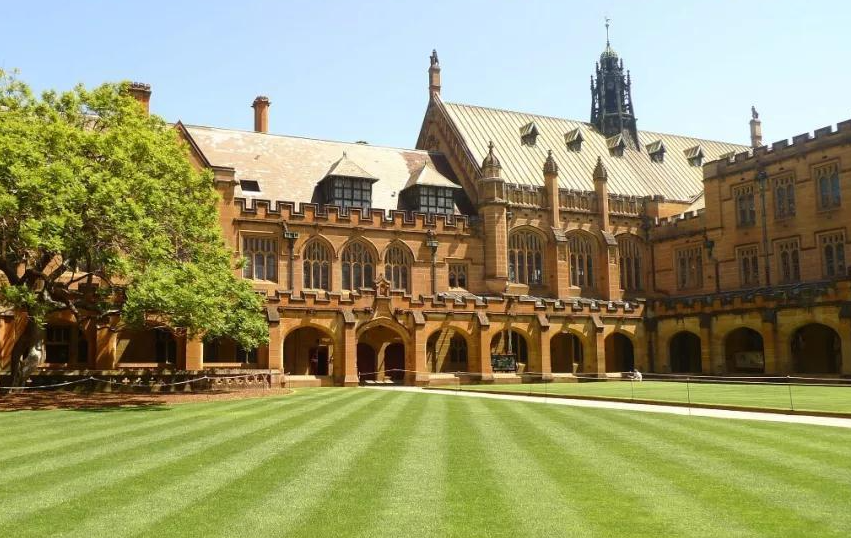 太惊悚!8岁孩子被吓到“不适”,家长要求赔偿?网友却说……