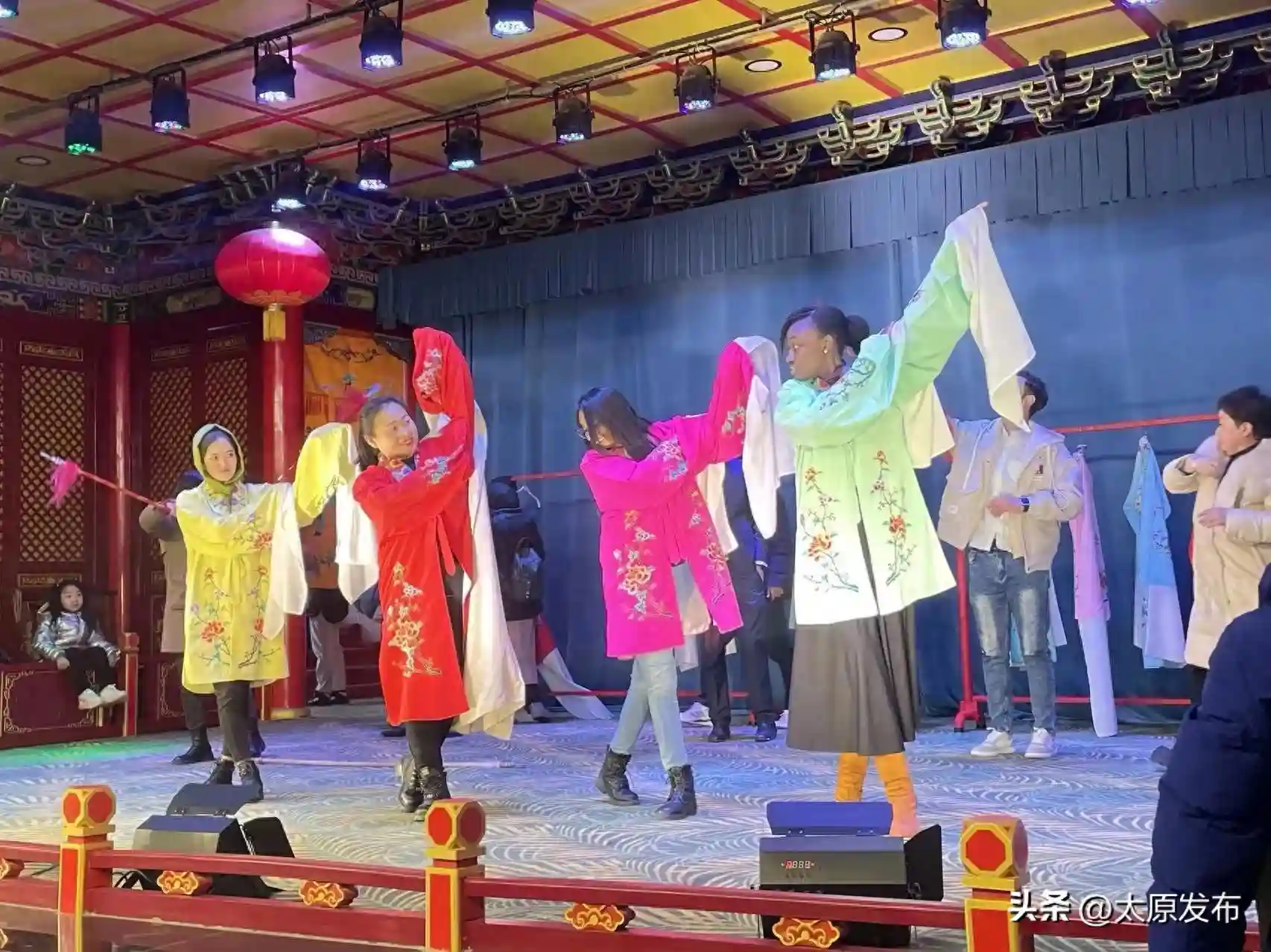 我们的节日丨“看外面” “外面看” ——在晋留学生在清徐“过大年” 我们的节日丨“看外面” “外面看” ——在晋留学生在清徐“过大年”