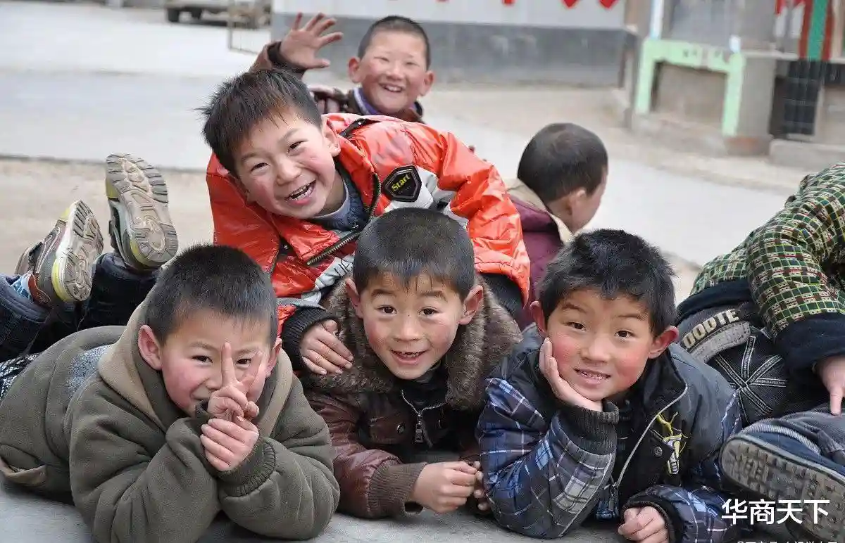 6000万留守儿童和1.5万小留学生, 谁才是真正需要关爱的弱势群体