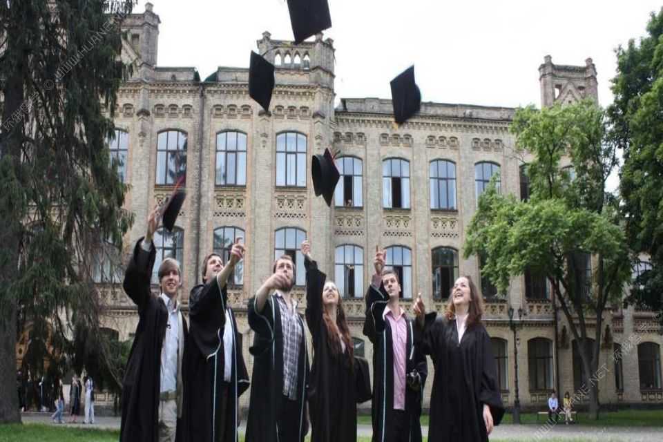 梁左去世23年,女儿背负巨债,英达给予致命一击,梁青儿怎样了?