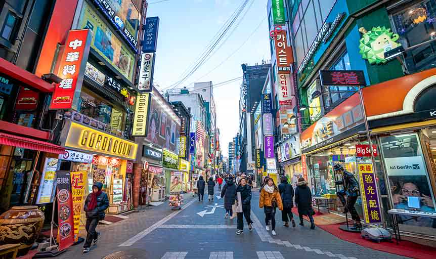 英国6对双胞胎进同一学校同年级,老师表示“看花眼”