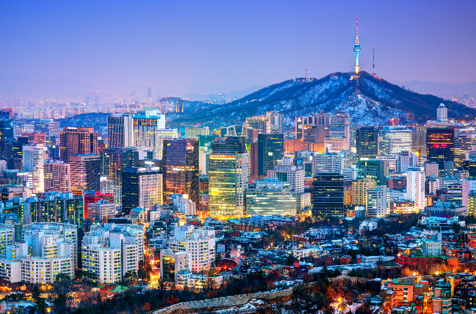 网传赴英留学生回家遛狗泼水,剧情翻转不是这回事,不用背这个锅