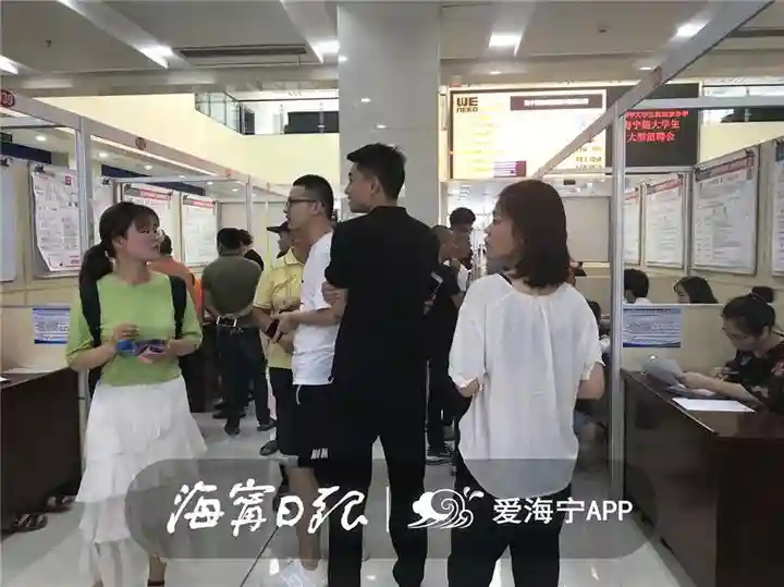 今年海宁首场大学生招聘会来了!英国留学生回家找工,“做五休二”博眼球 今年海宁首场大学生招聘会来了!英国留学生回家找工,“做五休二”博眼球