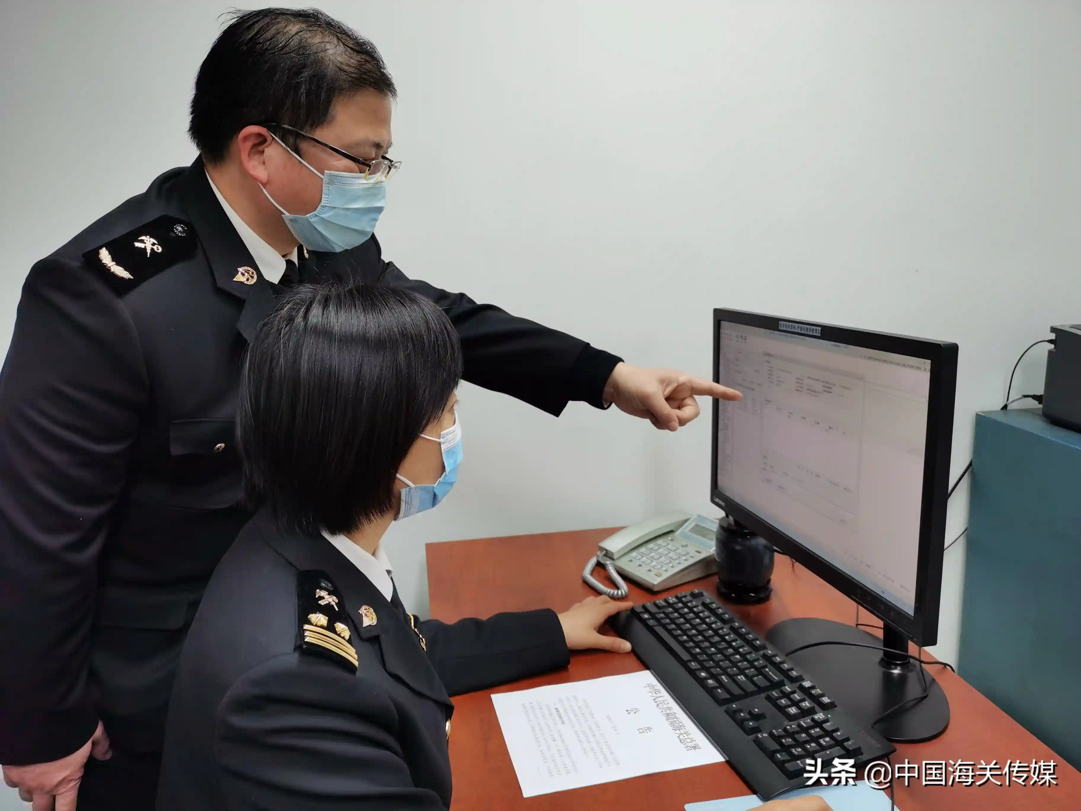 无锡海关推行进出境航空器监管作业无纸化 无锡海关推行进出境航空器监管作业无纸化