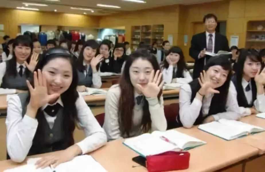 云南:达到要求的高校,5月6日起毕业年级可以开学 云南:达到要求的高校,5月6日起毕业年级可以开学