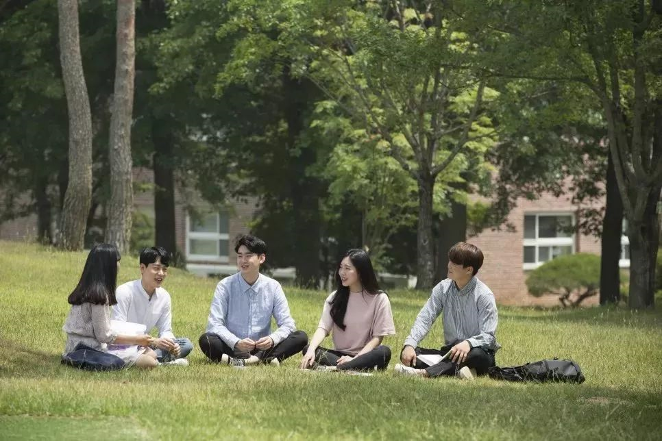 匈牙利这所大学比肩985、211大学