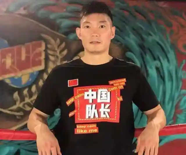 悲剧！中国队长付高峰成“阿斗”，为刷战绩打留学生